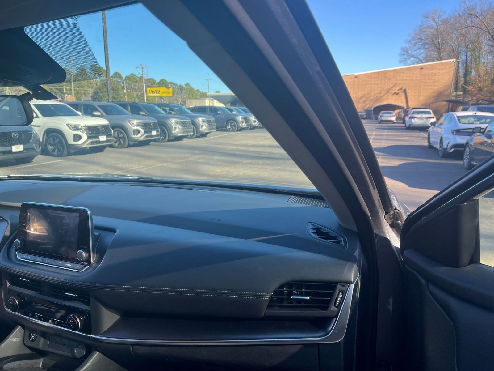 Used 2025 Nissan Rogue SV image 35