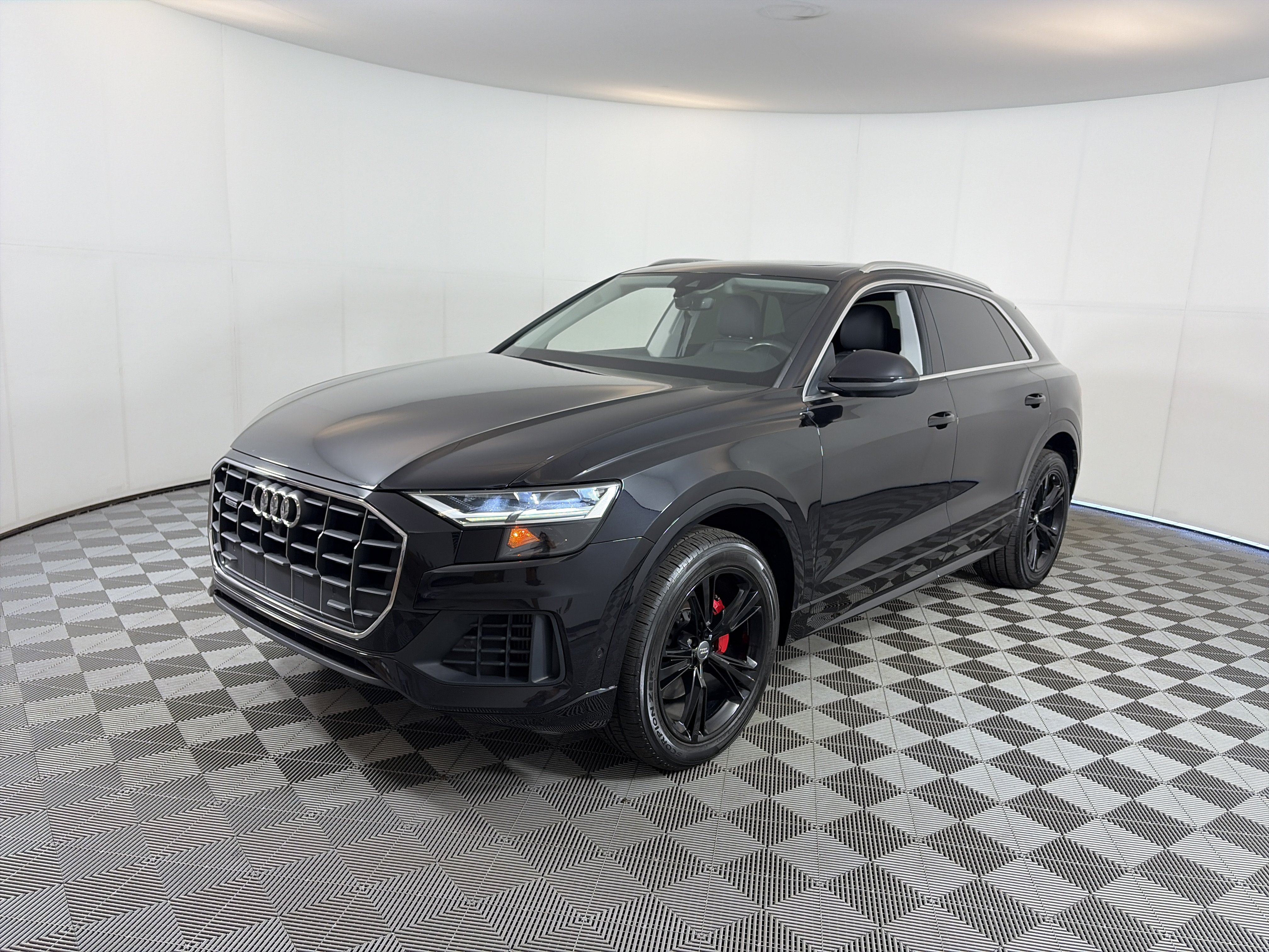 Used 2019 Audi Q8 Premium Plus AWD/4WD image 2