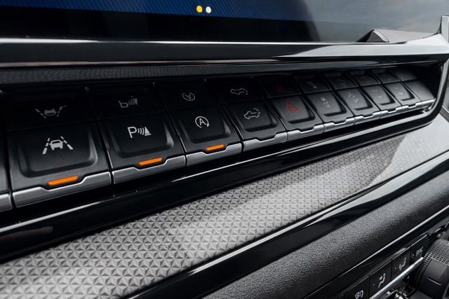 Used 2022 Chevrolet Silverado 1500 ZR2 w/ Technology Package AWD/4WD image 21