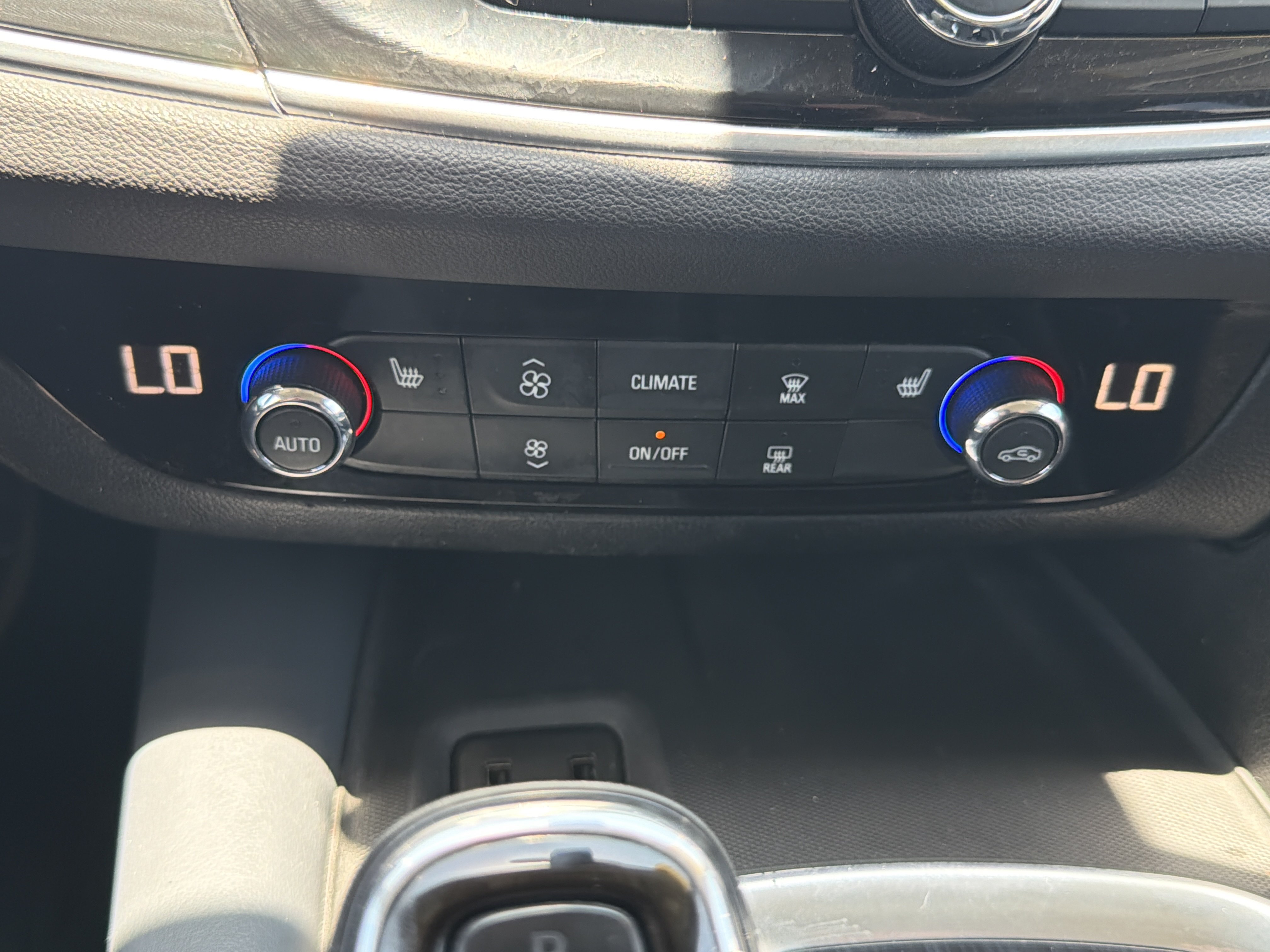 Used 2018 Buick Enclave Essence FWD image 28