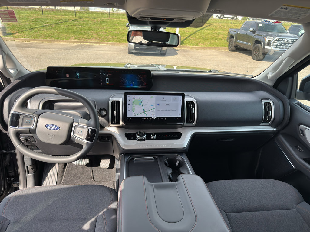 Used 2025 Ford Expedition Active AWD/4WD image 15
