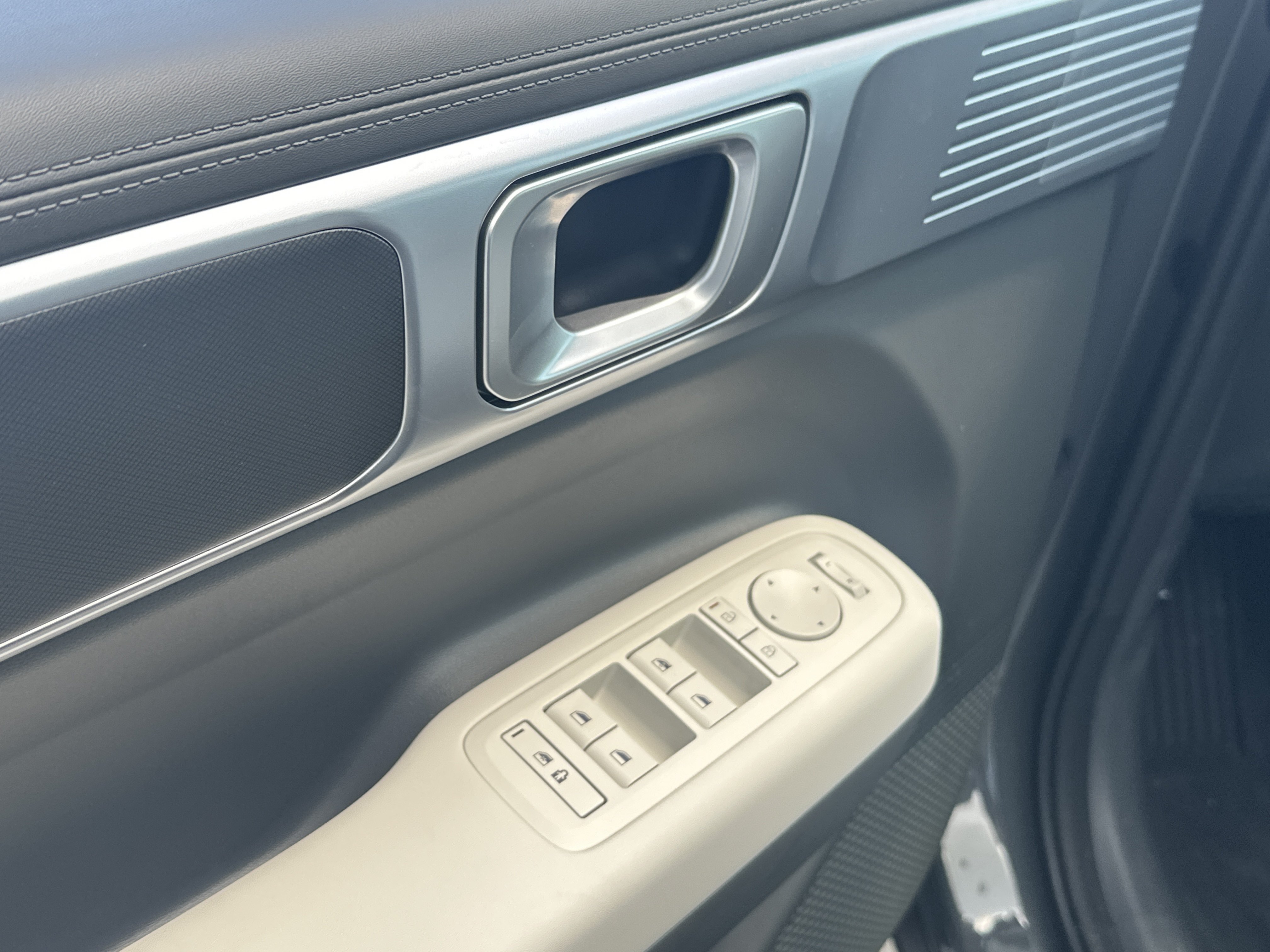 New 2027 Hyundai Santa Fe SE FWD image 4