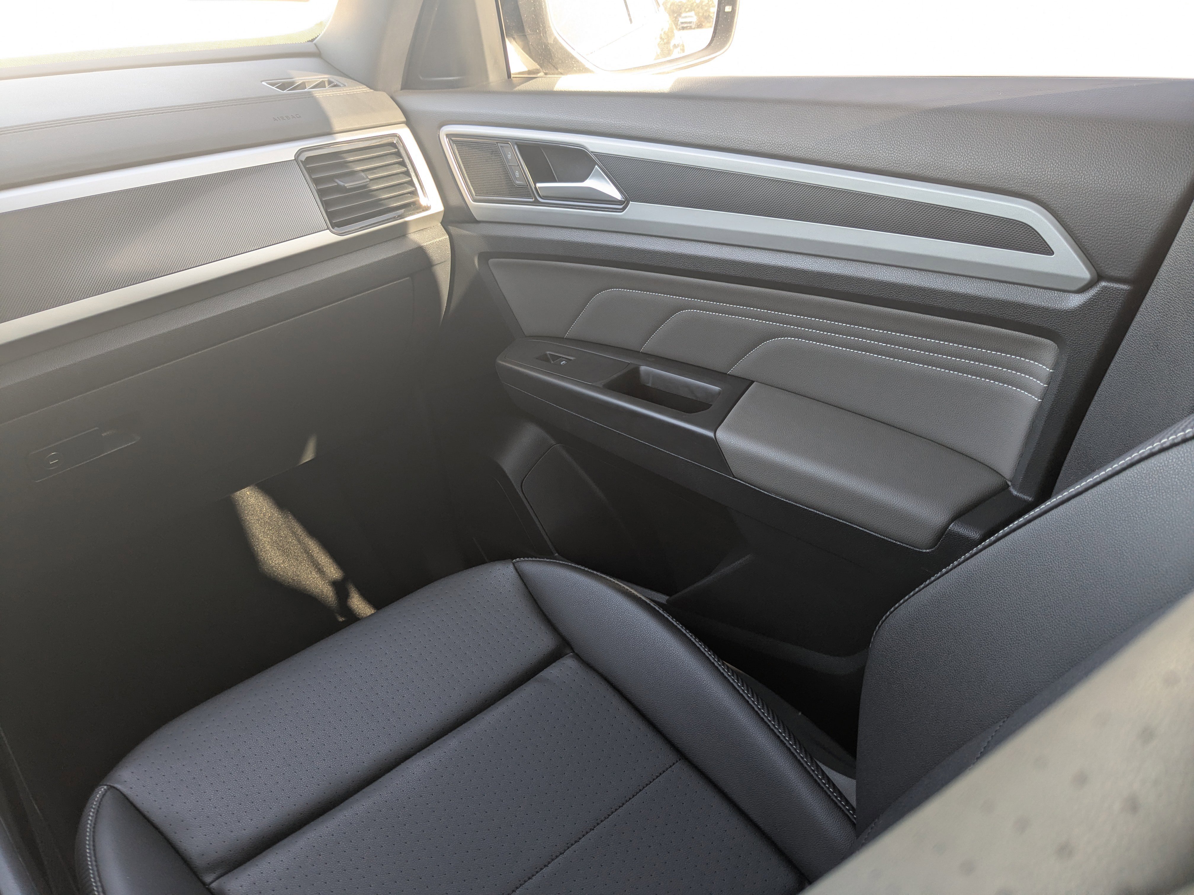 Used 2023 Volkswagen Atlas Cross Sport SEL image 25