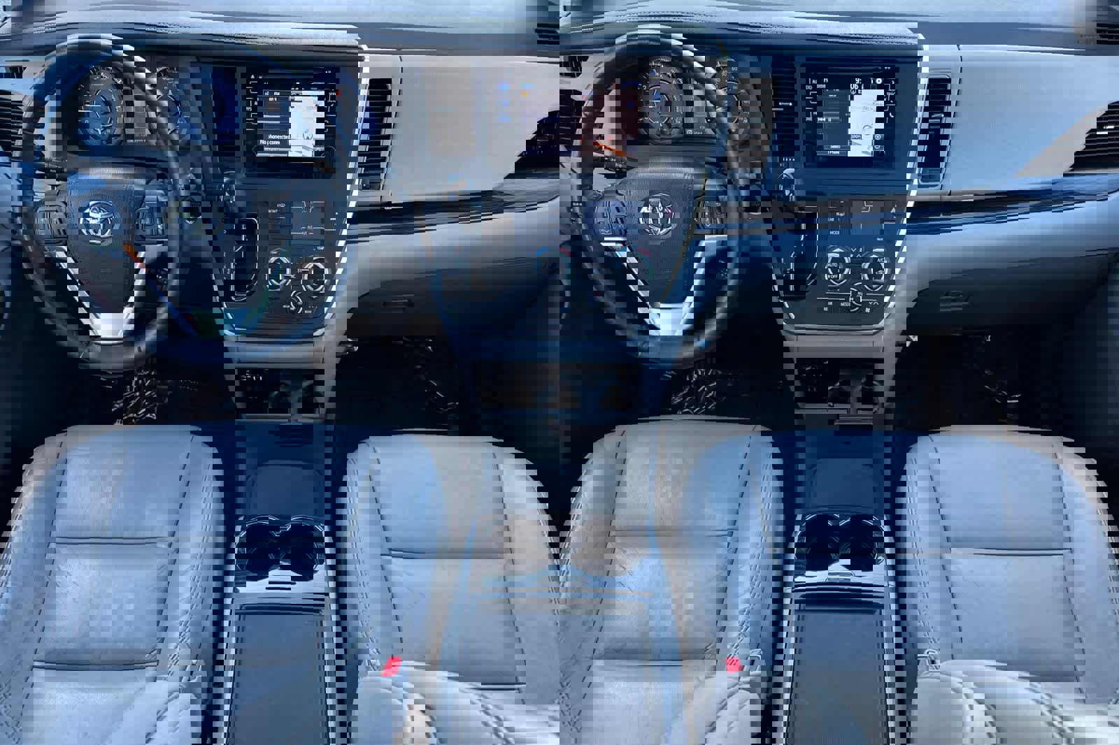 Used 2015 Toyota Sienna XLE Premium image 3