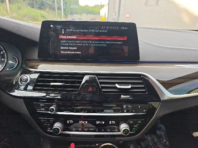 Used 2018 BMW 540i w/ M Sport Package RWD image 10