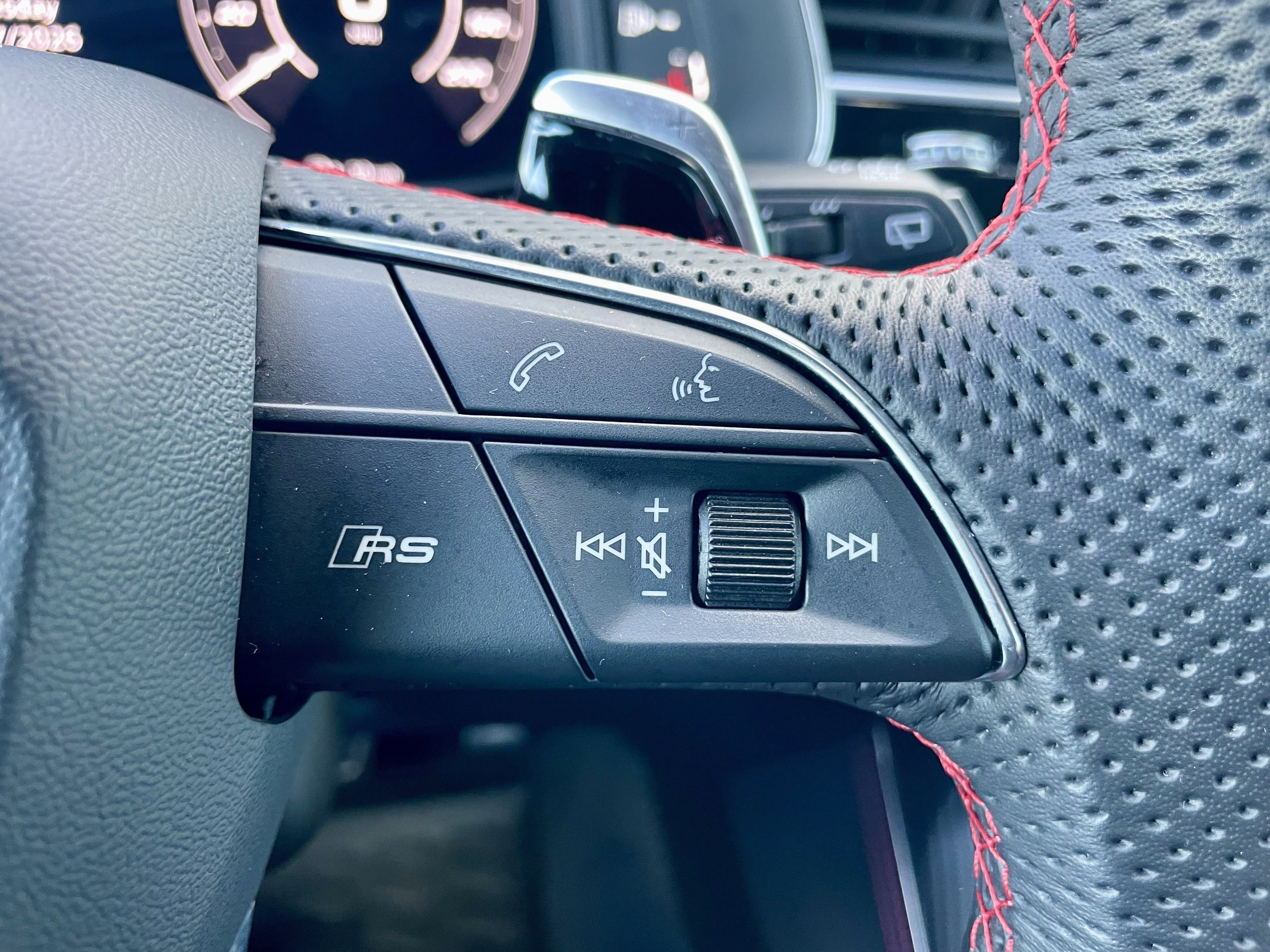 Used 2024 Audi RS Q8 4.0T image 22