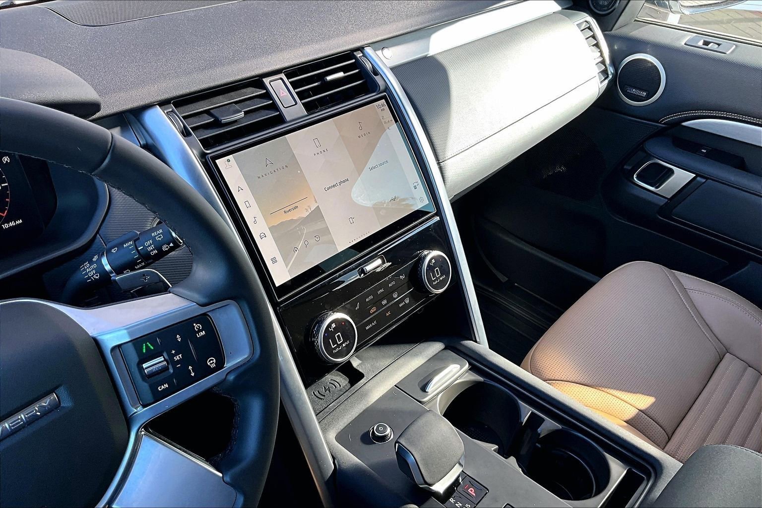 Used 2025 Land Rover Discovery Dynamic SE image 30