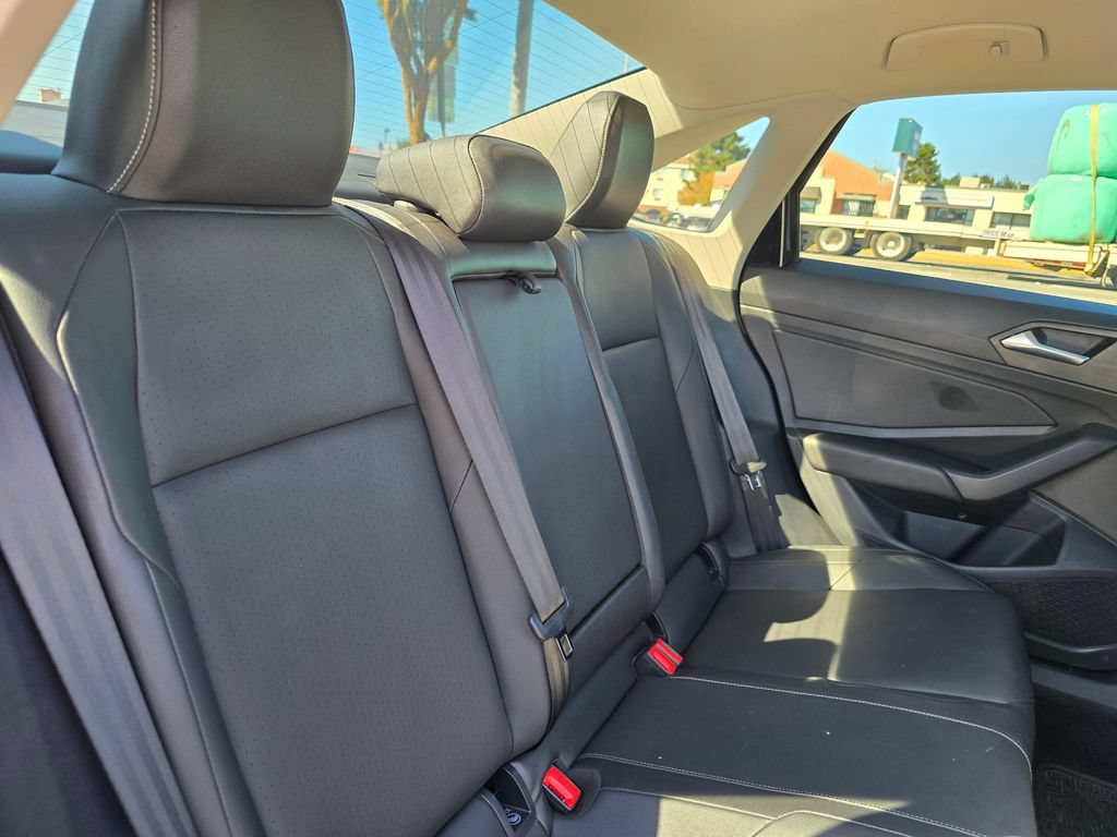 Used 2019 Volkswagen Jetta SEL w/ Cold Weather Package FWD image 13