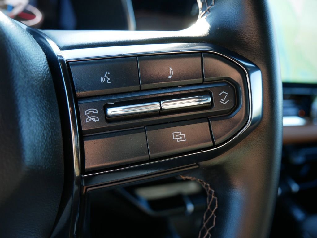 Used 2025 GMC Canyon AT4 w/ Nightfall Edition image 23