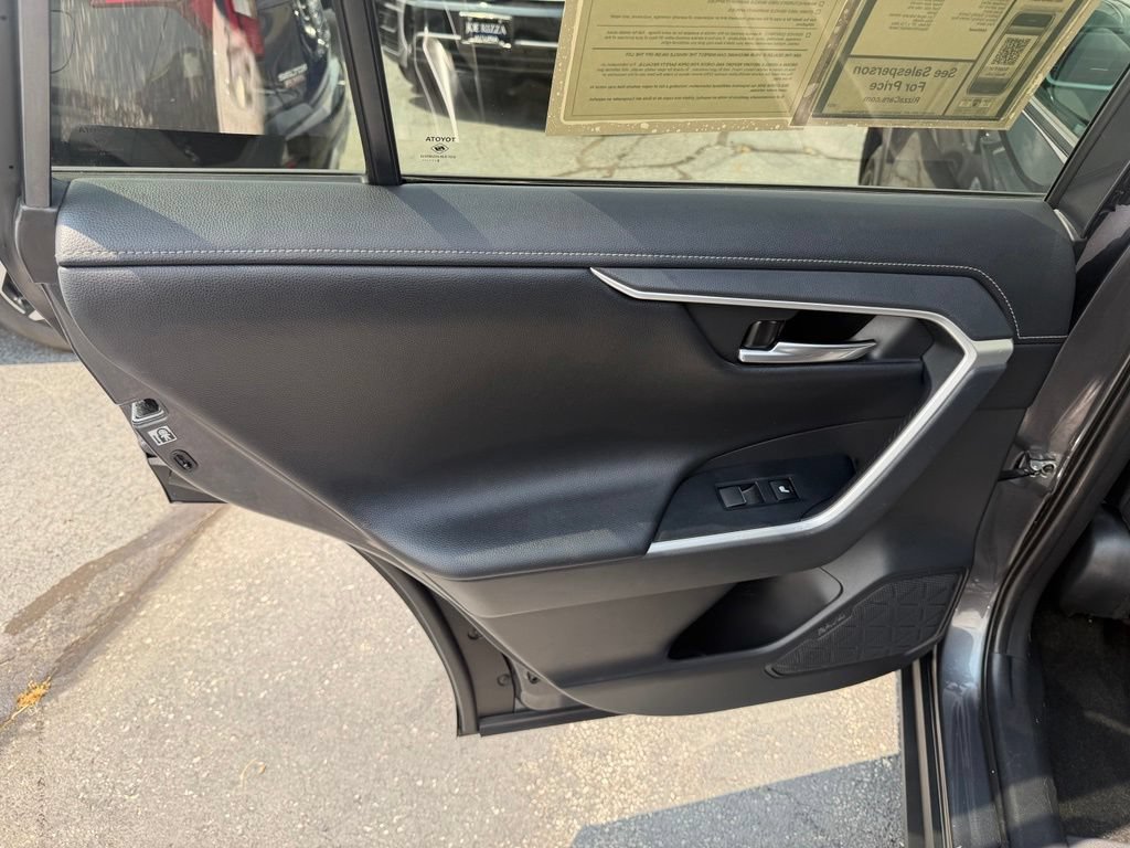 Used 2019 Toyota RAV4 Limited w/ Cold Weather Package AWD/4WD image 25