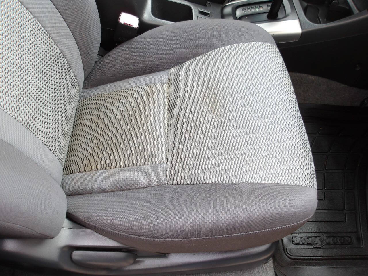 Used 2005 Toyota RAV4 4WD image 18
