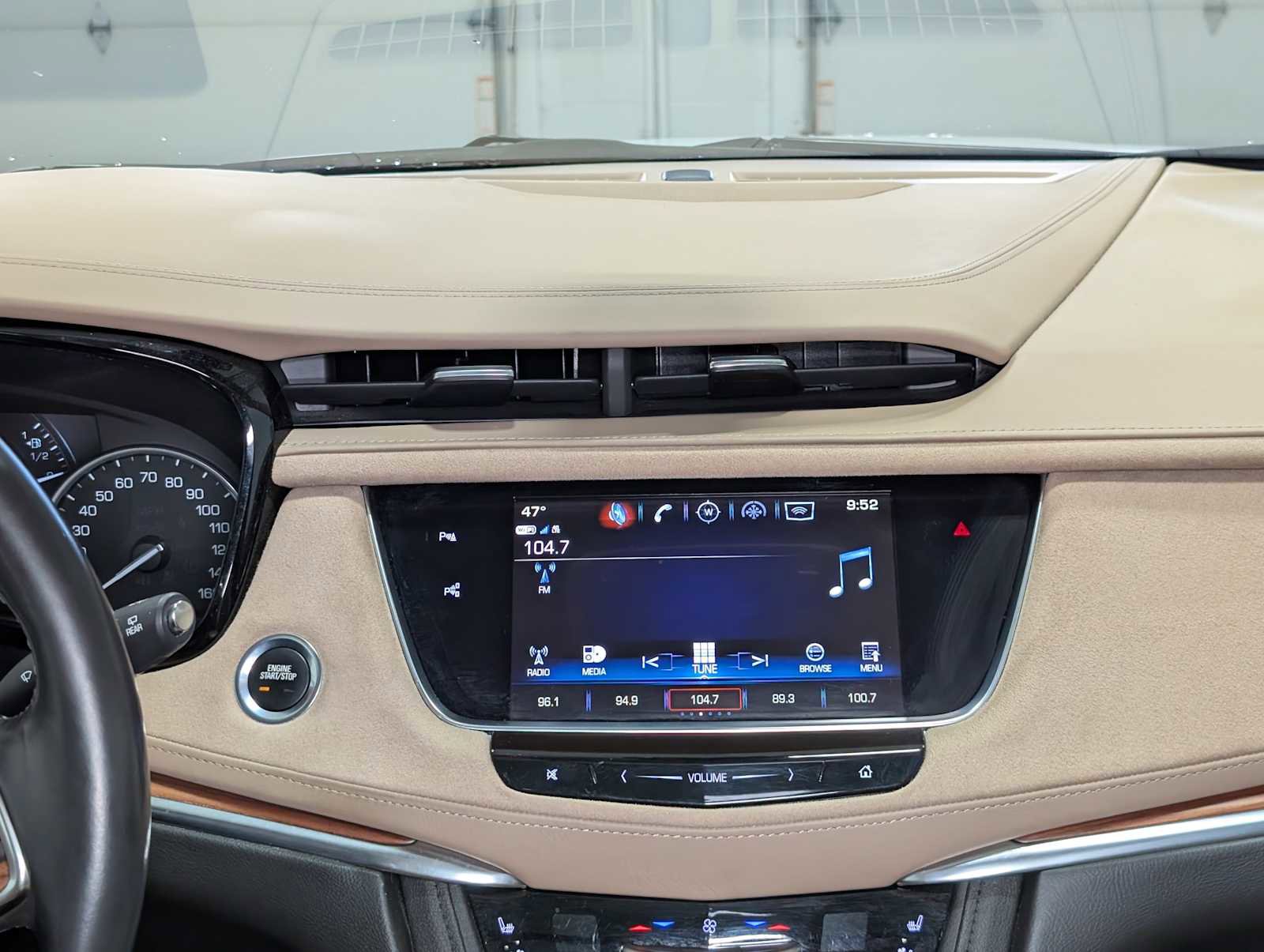 Used 2018 Cadillac XT5 Platinum w/ Driver Assist Package AWD/4WD image 19