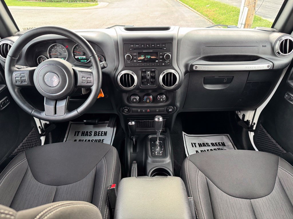 Used 2017 Jeep Wrangler Unlimited Sahara w/ Connectivity Group AWD/4WD image 17