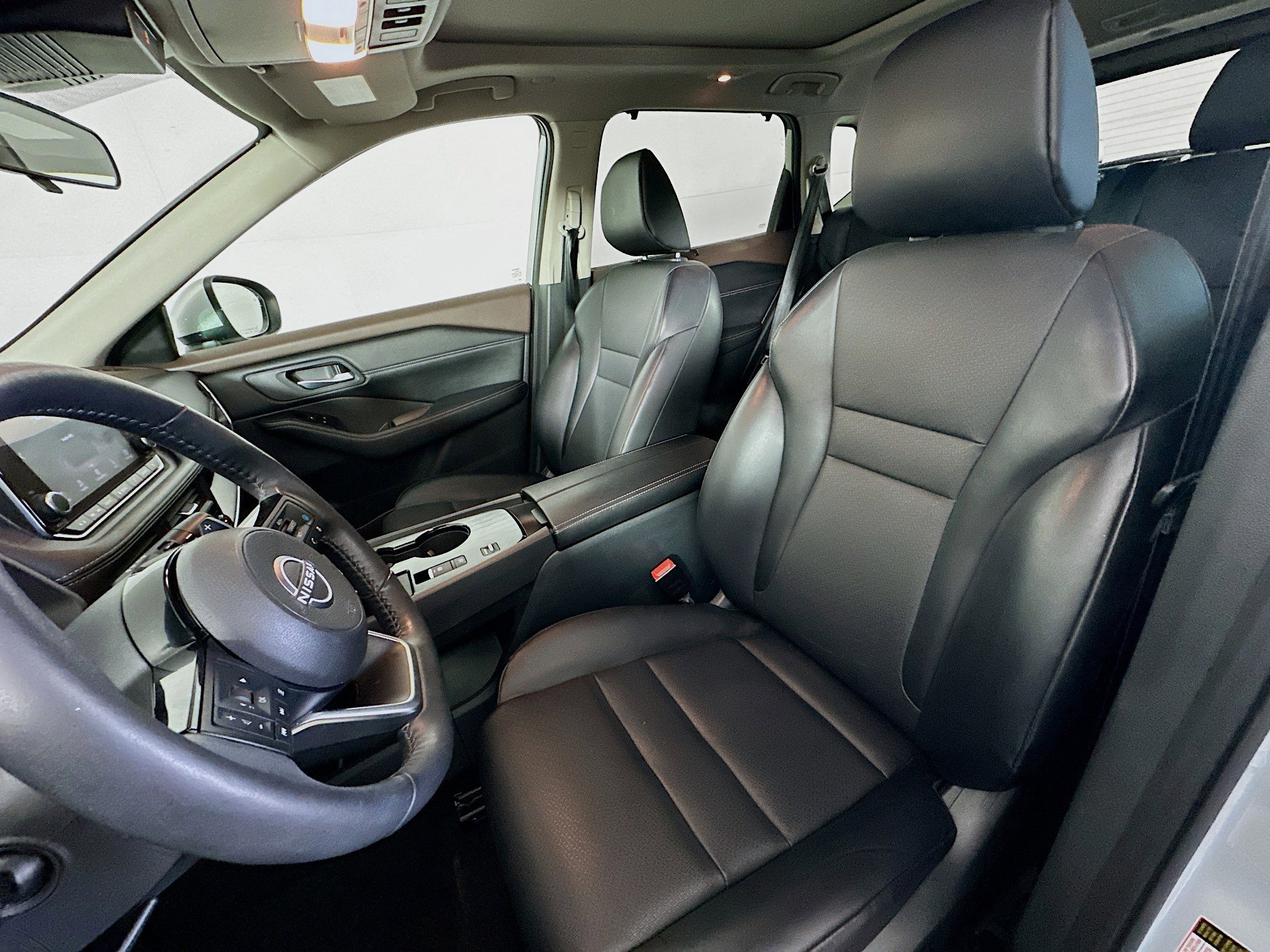 Used 2023 Nissan Rogue SV w/ SV Premium B Package image 13