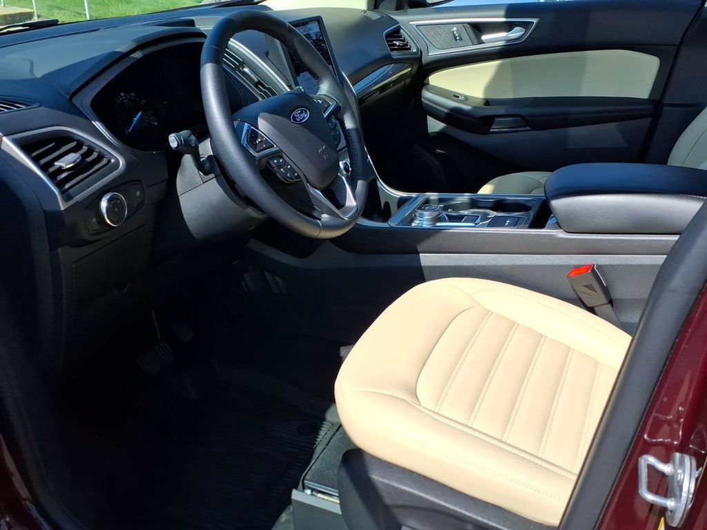 Used 2024 Ford Edge SEL AWD/4WD image 10
