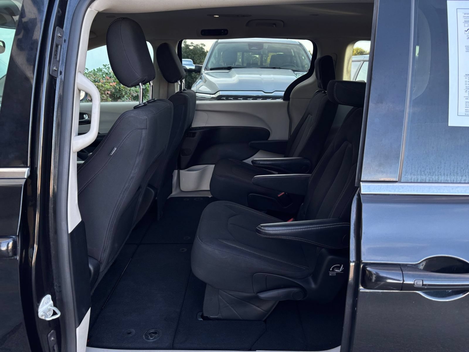 Used 2023 Chrysler Voyager LX FWD image 27