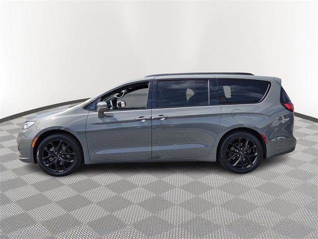Certified 2022 Chrysler Pacifica Touring-L w/ S Appearance Package image 3