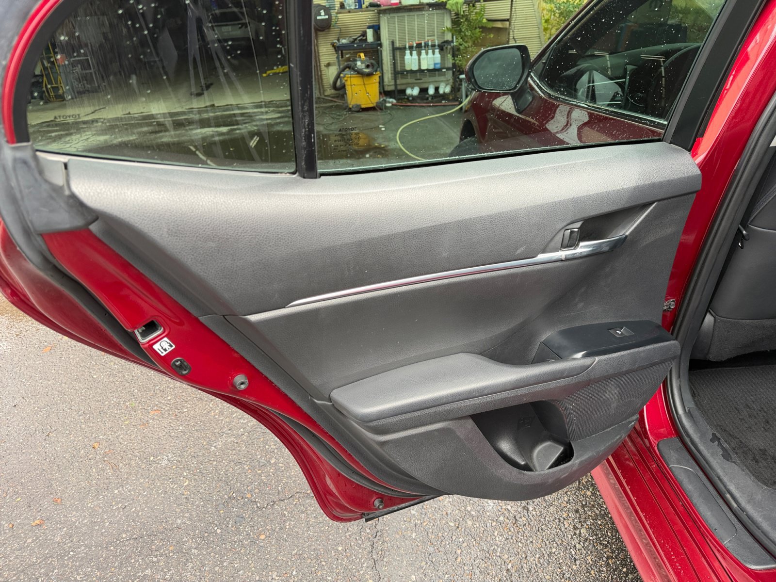 Used 2018 Toyota Camry SE w/ Moonroof Package FWD image 26