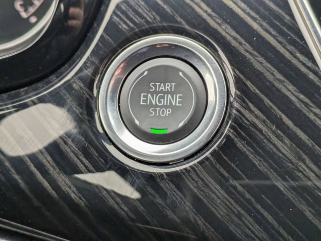 Used 2025 Cadillac XT6 Premium Luxury image 24