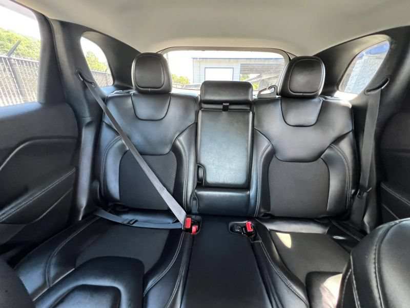 Used 2020 Jeep Cherokee Latitude Plus FWD image 22