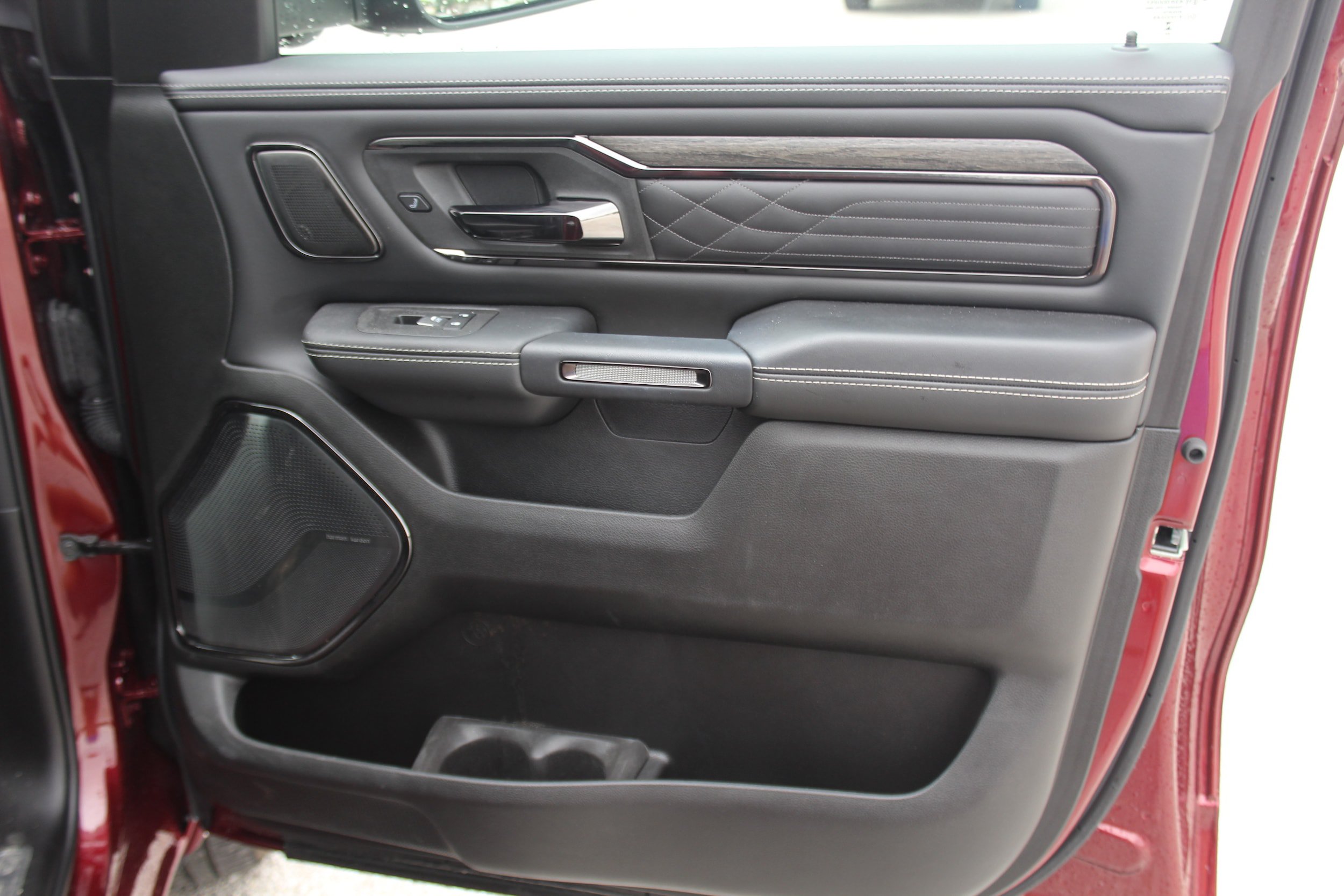 Used 2025 RAM 1500 Limited AWD/4WD image 27