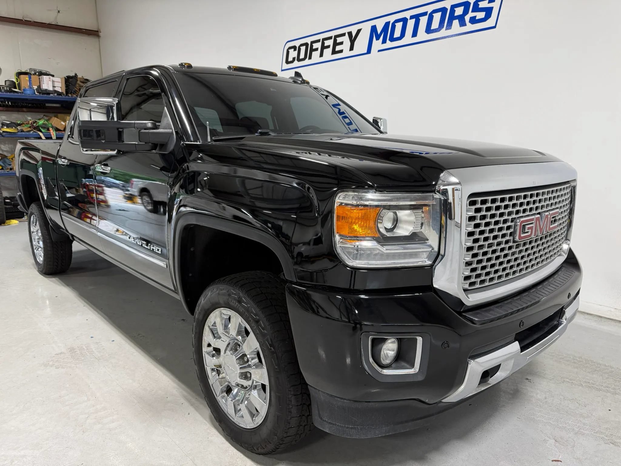 Used 2016 GMC Sierra 2500 Denali w/ Duramax Plus Package AWD/4WD image 8