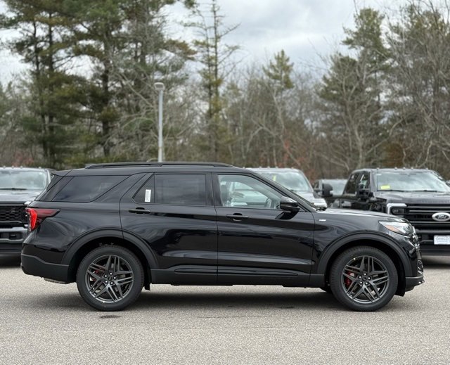 New 2026 Ford Explorer ST-Line image 3