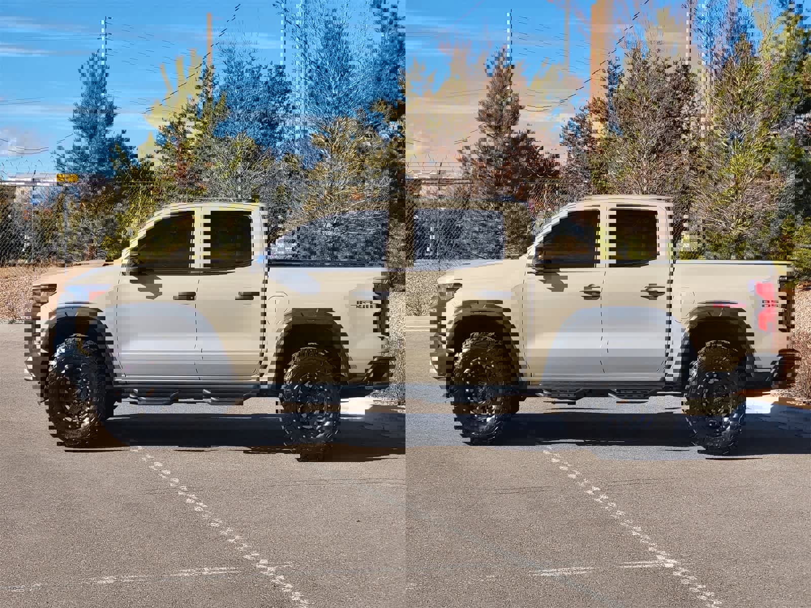 Used 2024 Chevrolet Colorado Trail Boss w/ Technology Package image 4