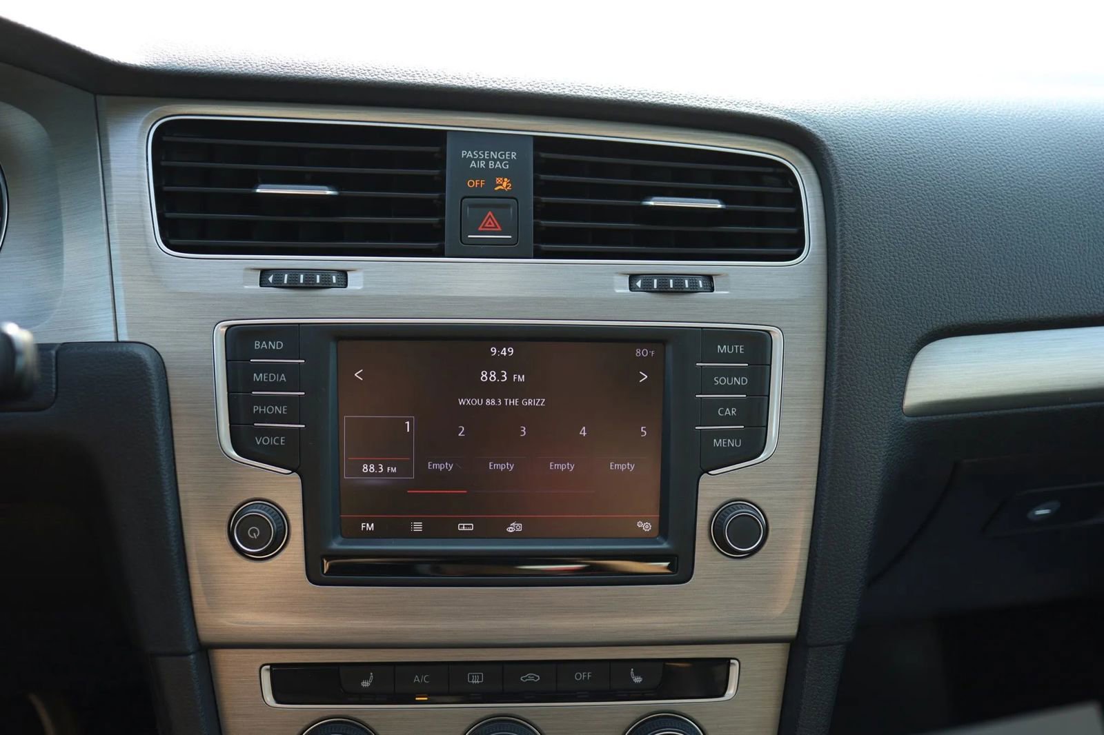 Used 2016 Volkswagen Golf SE image 17