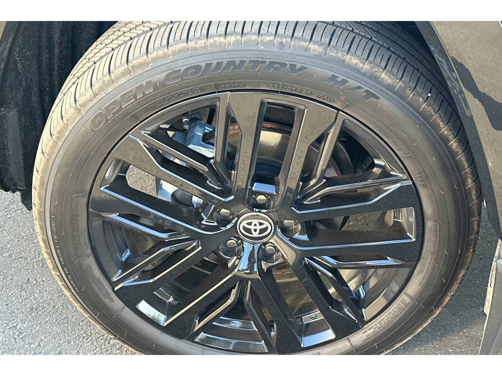 Used 2026 Toyota RAV4 XSE w/ Panoramic Sun Roof Package AWD/4WD image 4