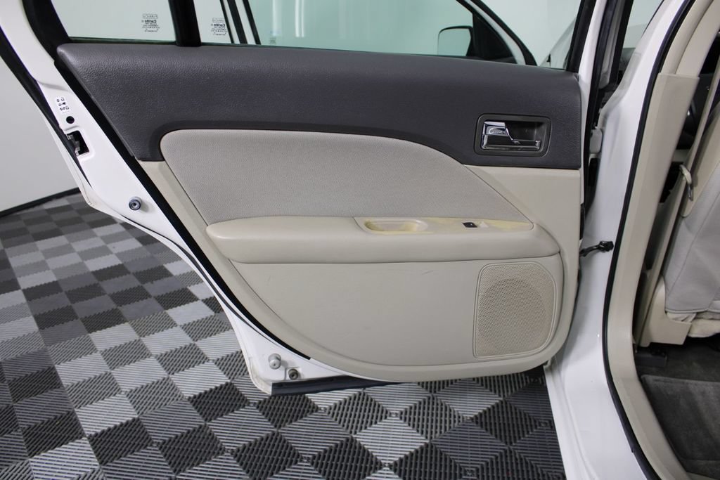Used 2010 Ford Fusion SE FWD image 19