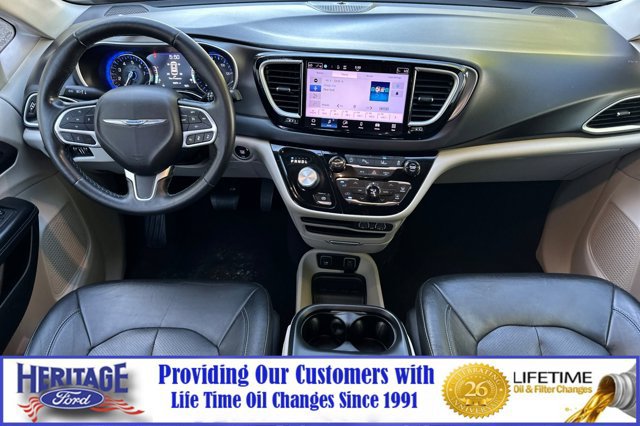 Used 2021 Chrysler Pacifica Touring-L FWD image 13
