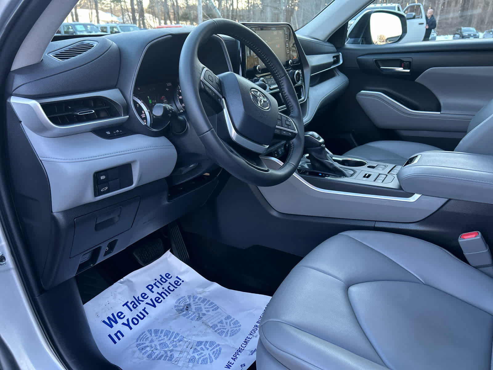 Used 2022 Toyota Highlander XLE image 22