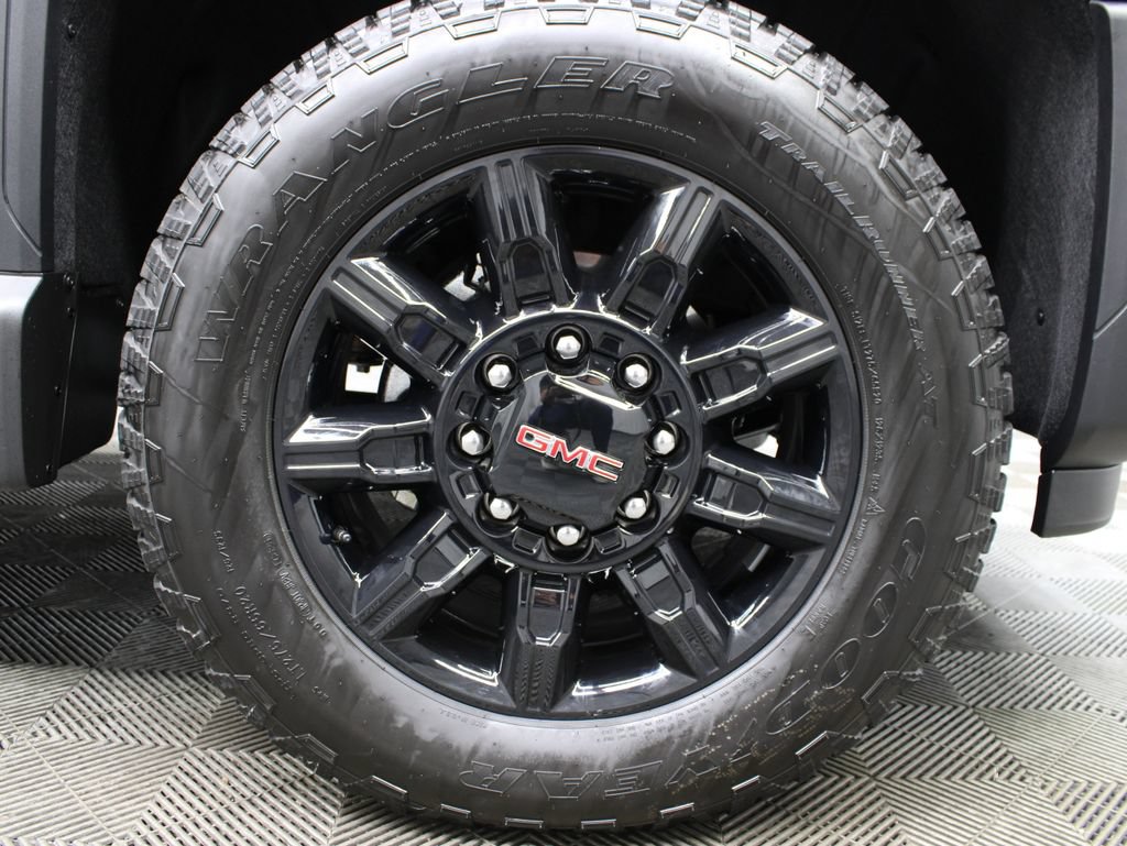 Used 2025 GMC Sierra 2500 AT4 w/ Technology Package AWD/4WD image 13