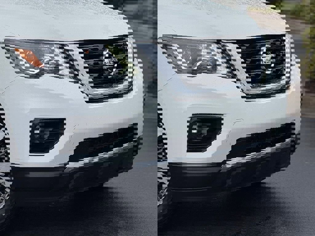 Used 2017 Nissan Pathfinder SV image 6