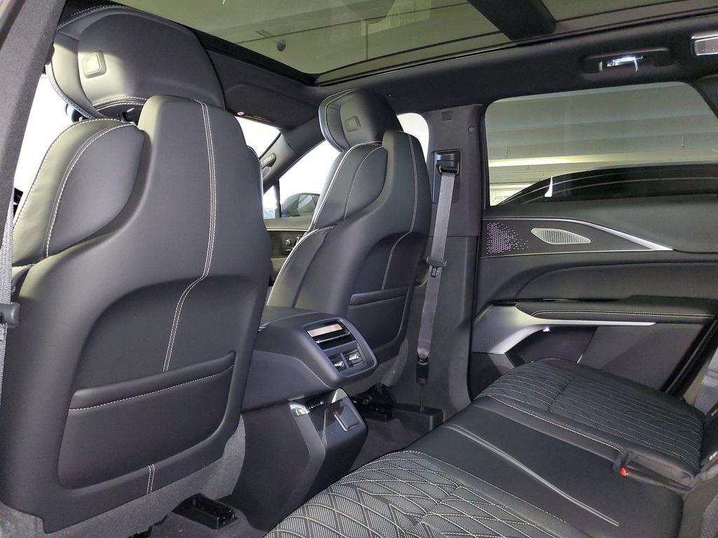 New 2026 Cadillac Lyriq V w/ Exterior Carbon Fiber Package AWD/4WD image 10