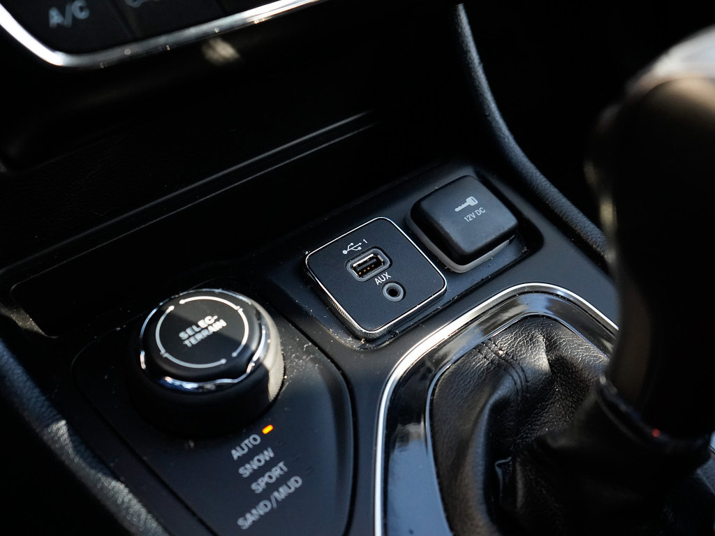 Used 2023 Jeep Cherokee Altitude Lux AWD/4WD image 15