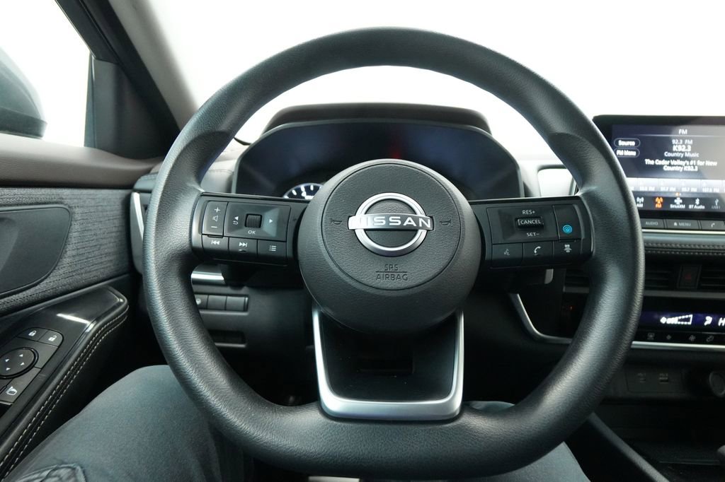 Used 2023 Nissan Rogue SV image 35