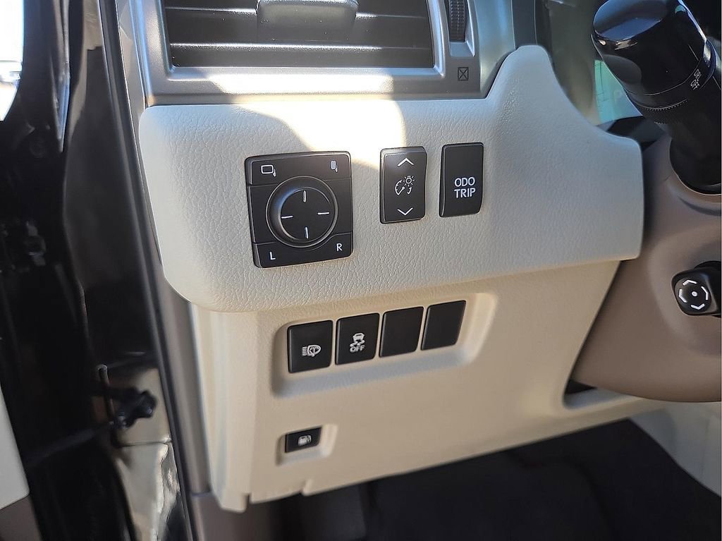 Used 2019 Lexus GX 460 Premium w/ Premium Package image 16