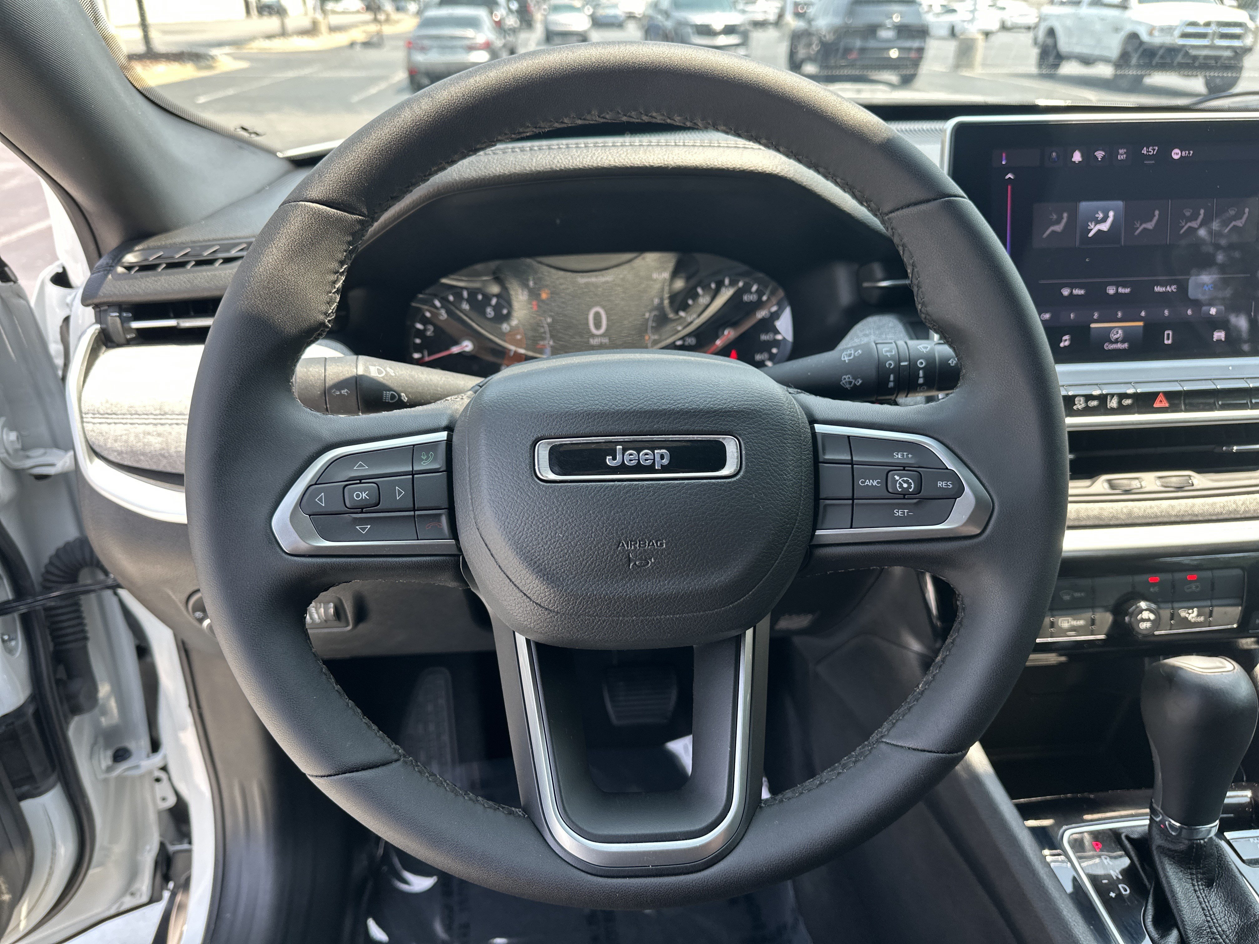 Used 2024 Jeep Compass Latitude AWD/4WD image 18