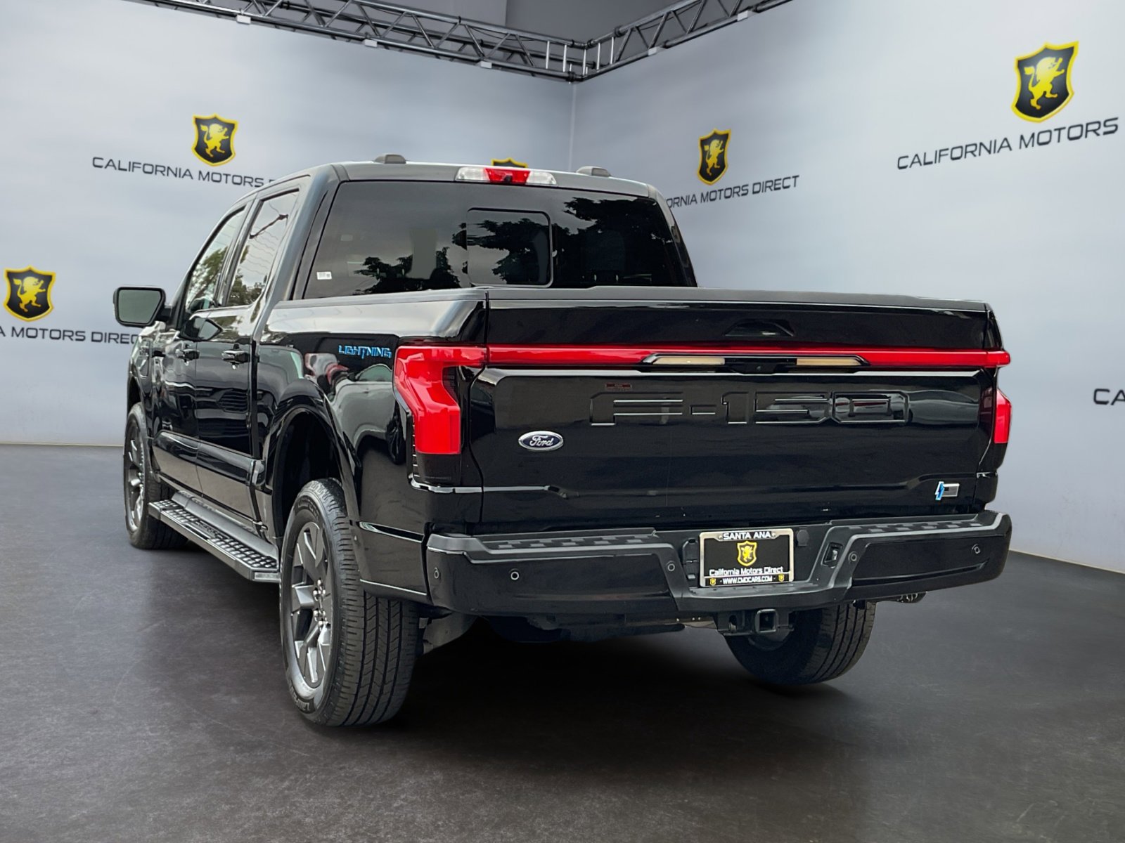 Used 2022 Ford F150 Lightning Lariat image 7