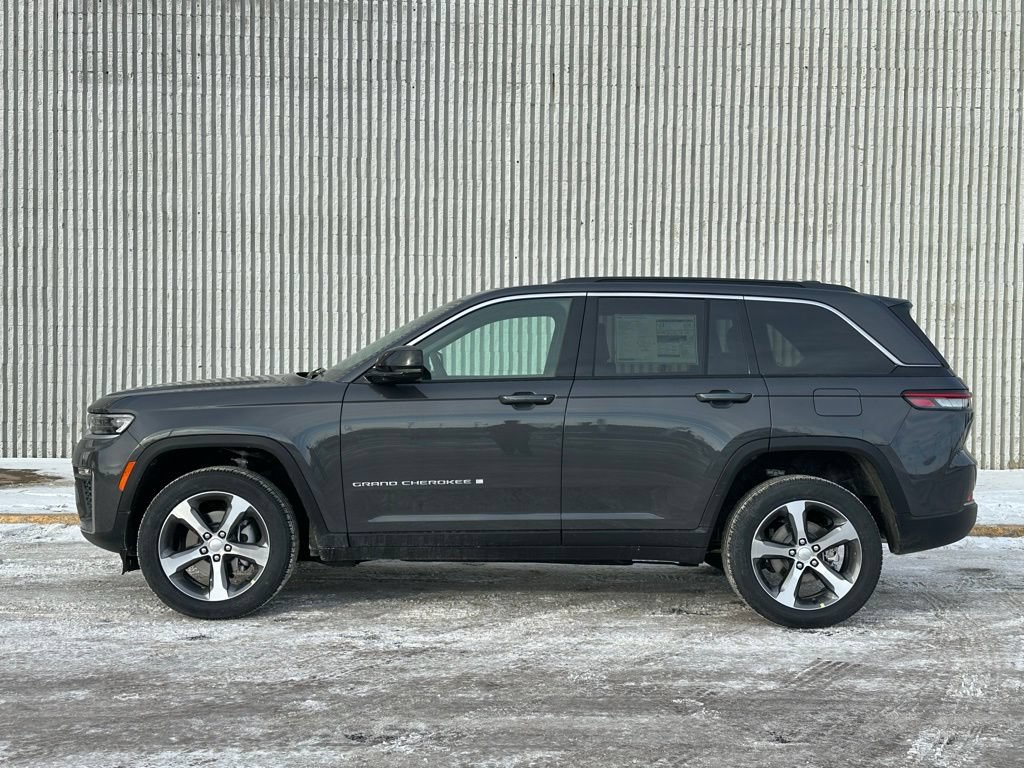 New 2026 Jeep Grand Cherokee Limited AWD/4WD image 2
