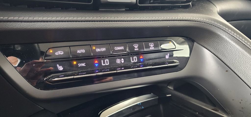 Used 2022 Buick Envision Preferred FWD image 28