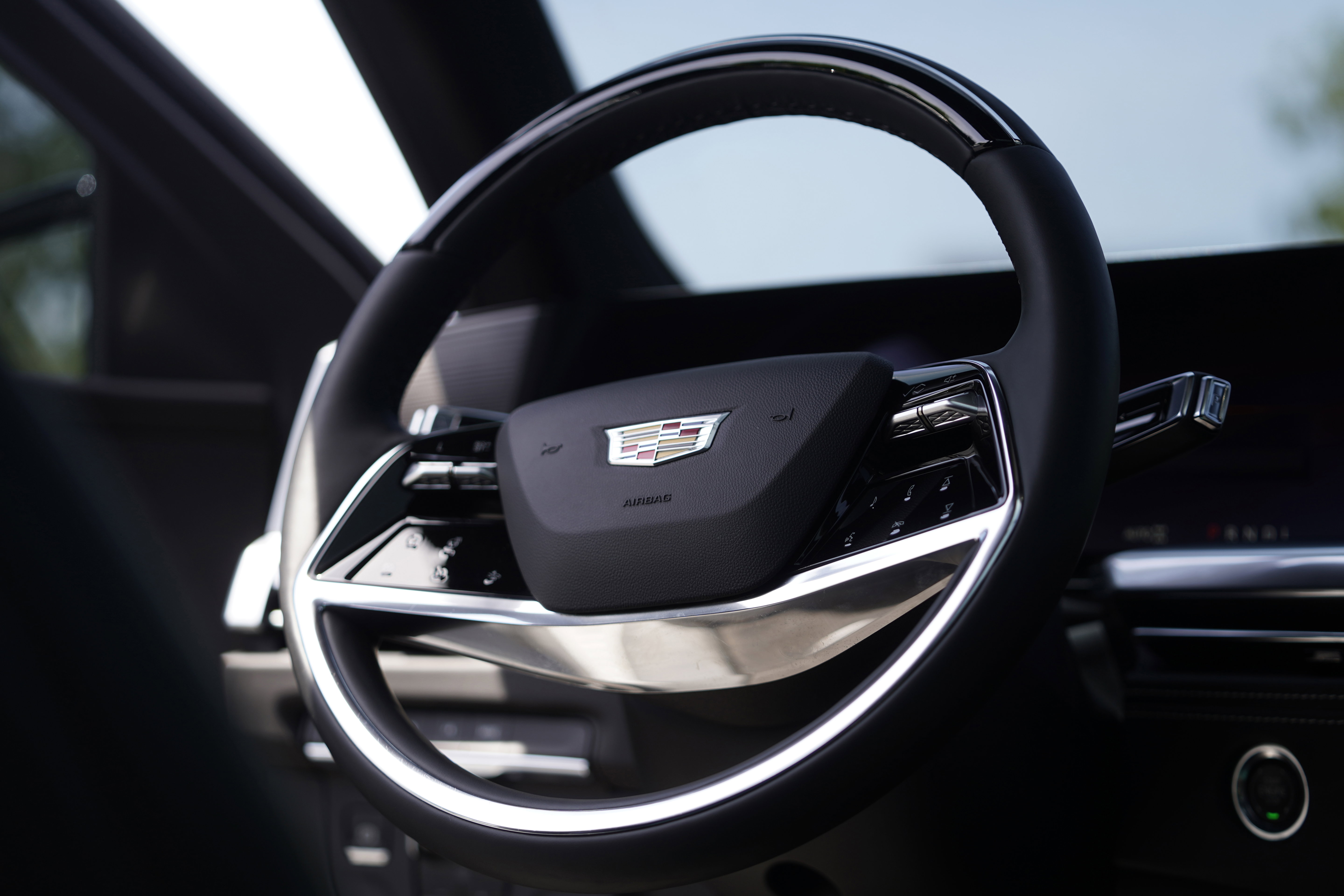 Used 2025 Cadillac Escalade Sport w/ LPO, ONYX Package AWD/4WD image 22