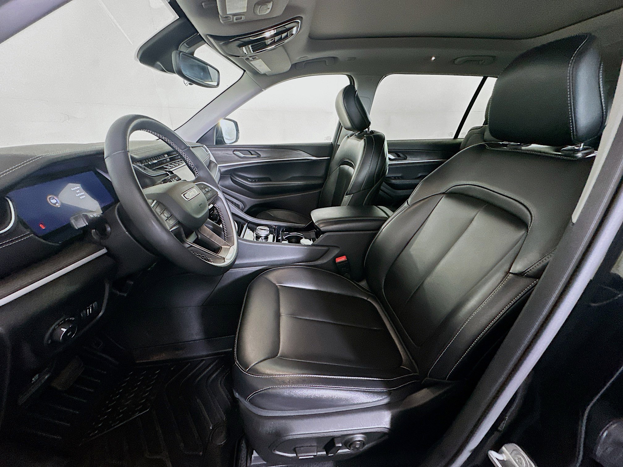 Used 2023 Jeep Grand Cherokee L Limited AWD/4WD image 13