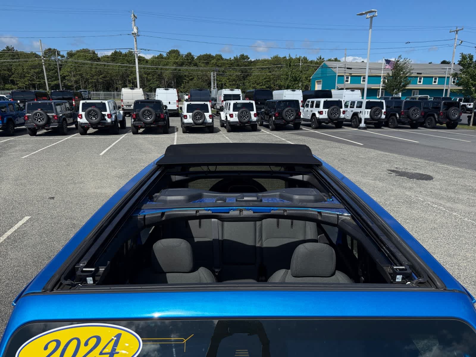 Used 2024 Jeep Wrangler Unlimited AWD/4WD image 5