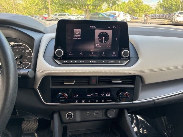 Used 2023 Nissan Rogue SV AWD/4WD image 19