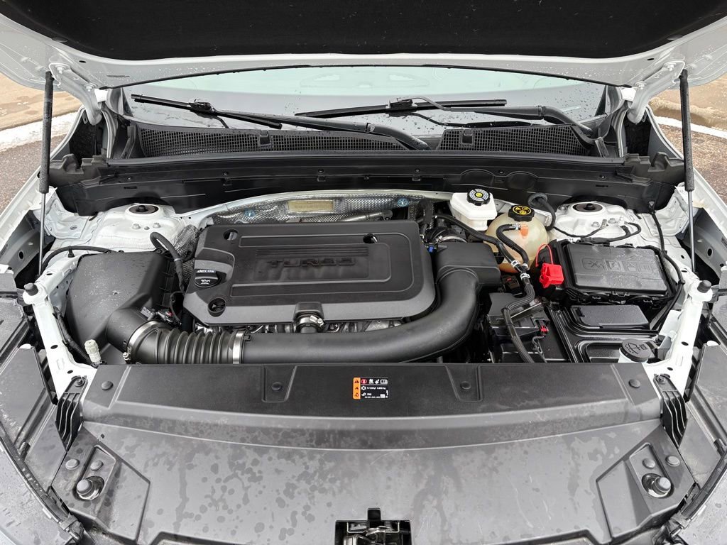 Used 2023 Buick Envision Essence image 8