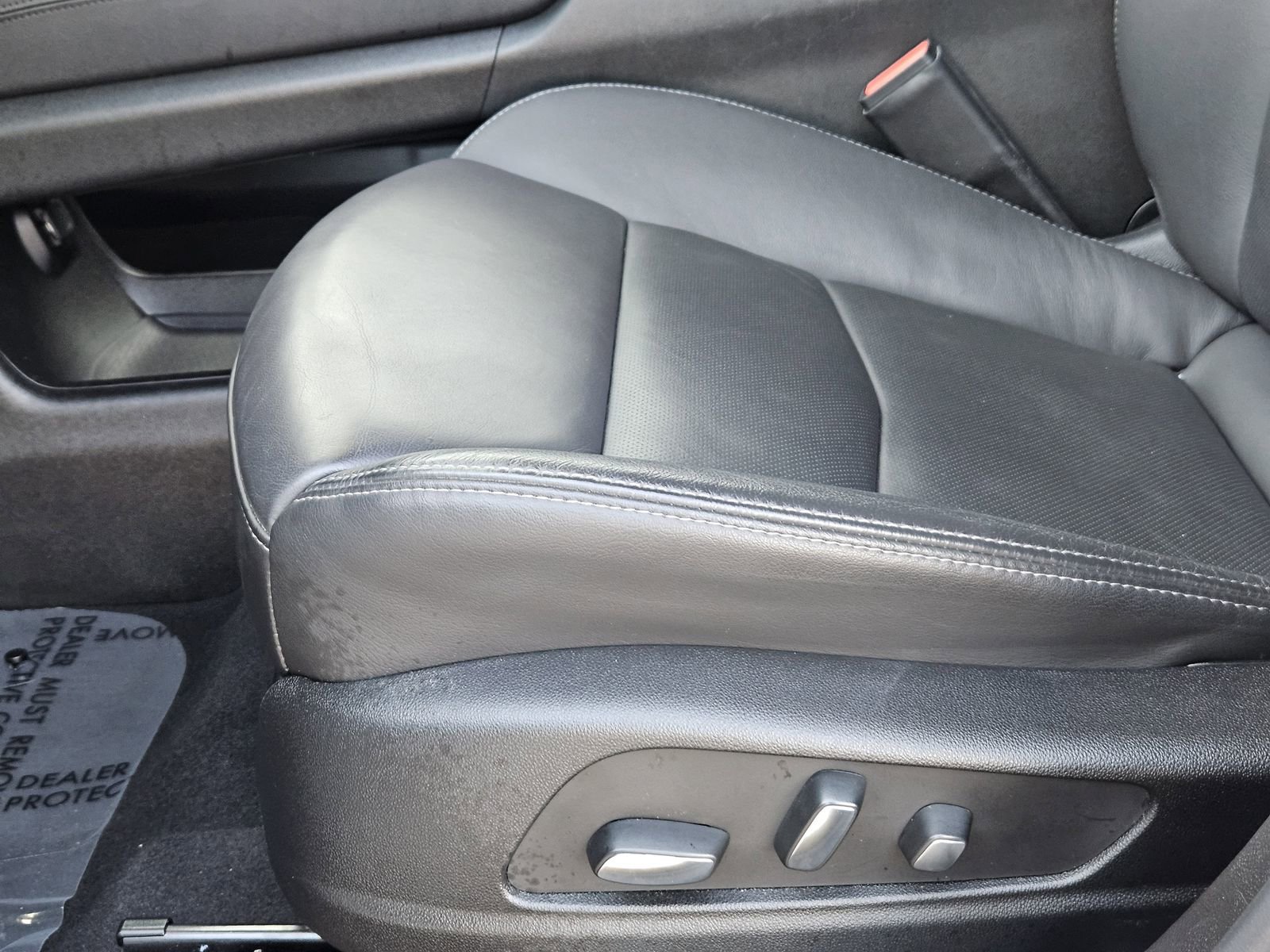 Certified 2025 Cadillac XT6 Premium Luxury image 30