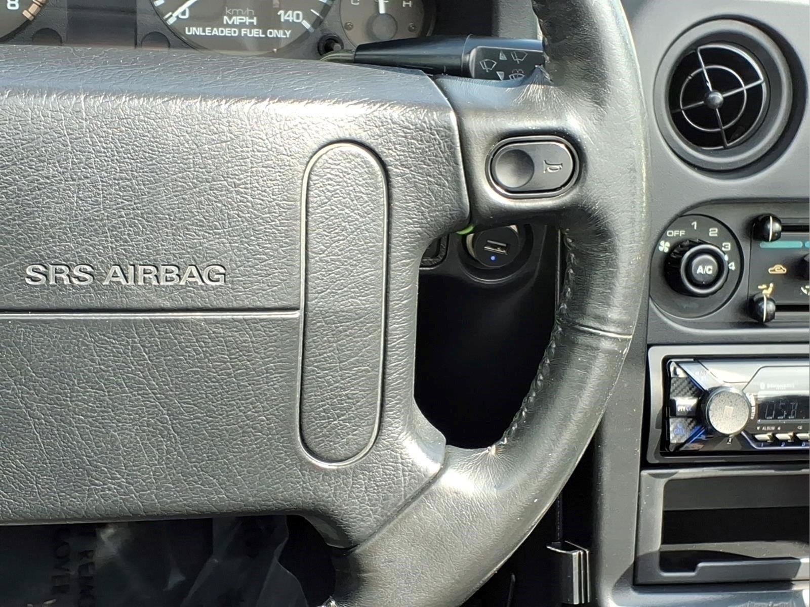 Used 1997 MAZDA MX-5 Miata RWD image 11